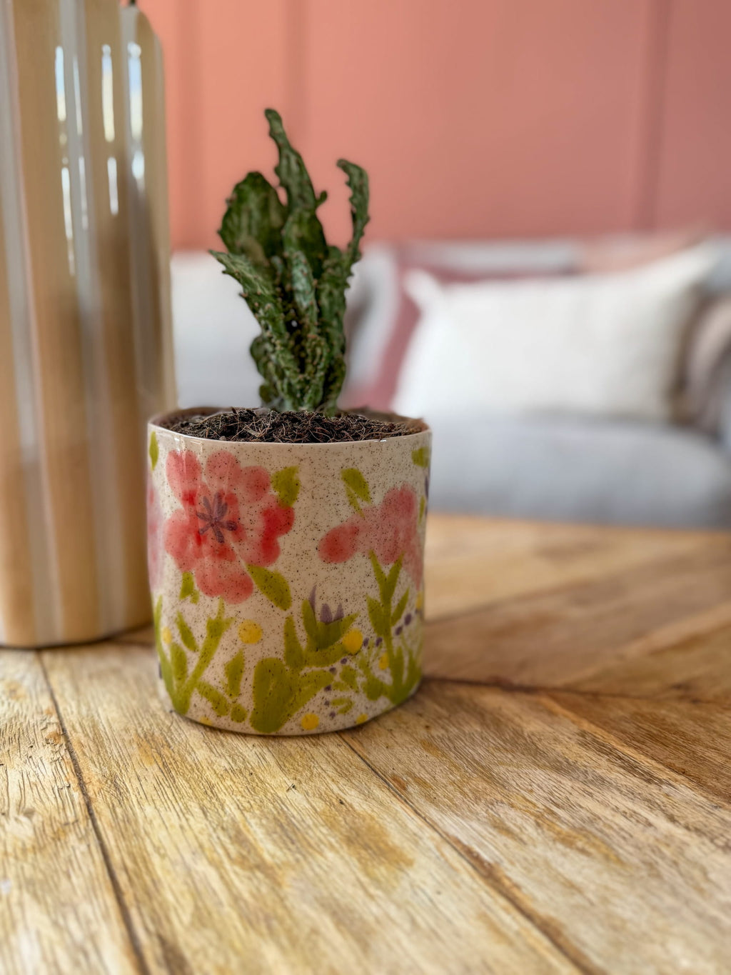 Bloempot geschilderde bloemen