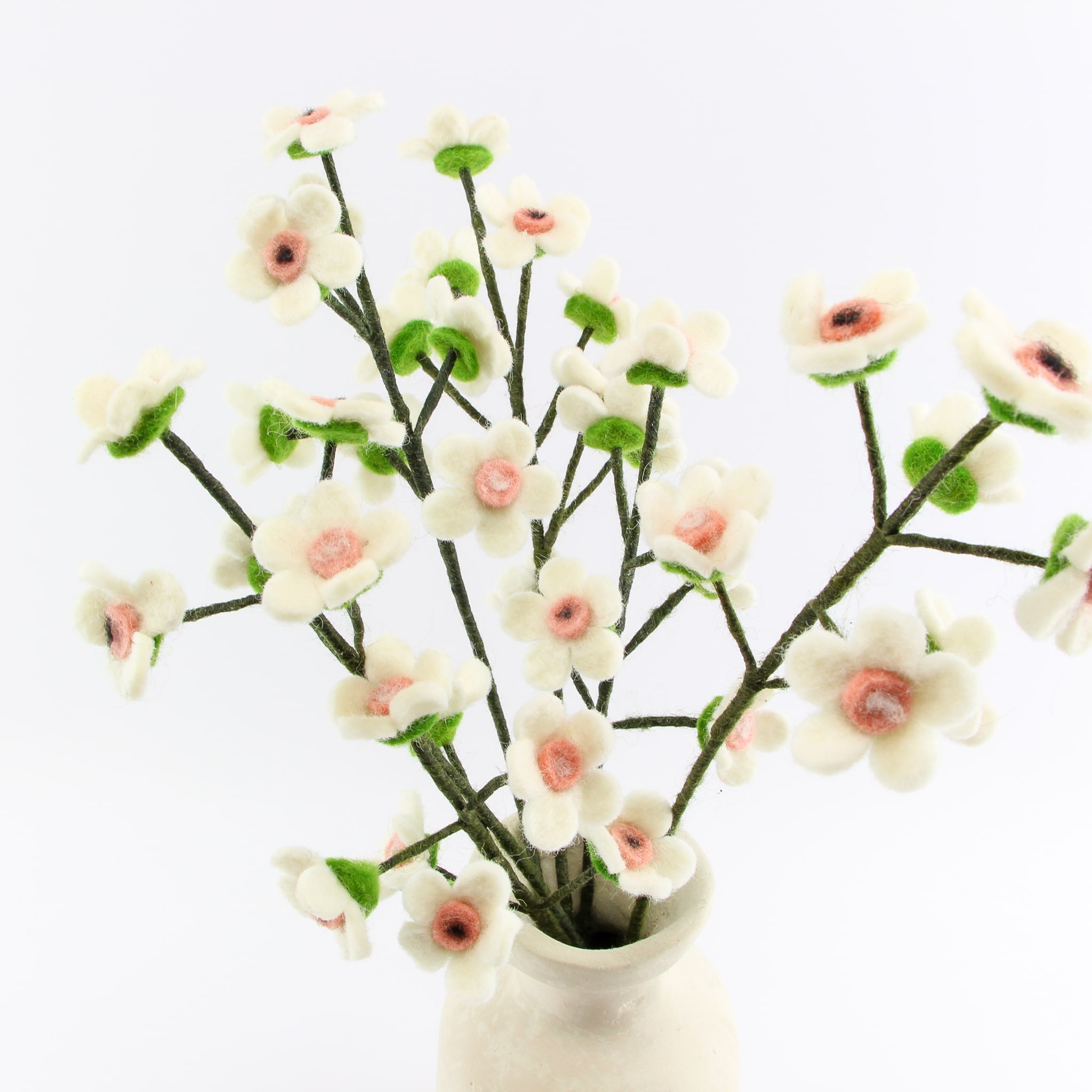 Vilten bloesem wit met roze hart - Loeks nice product foto 1348 min - 8144