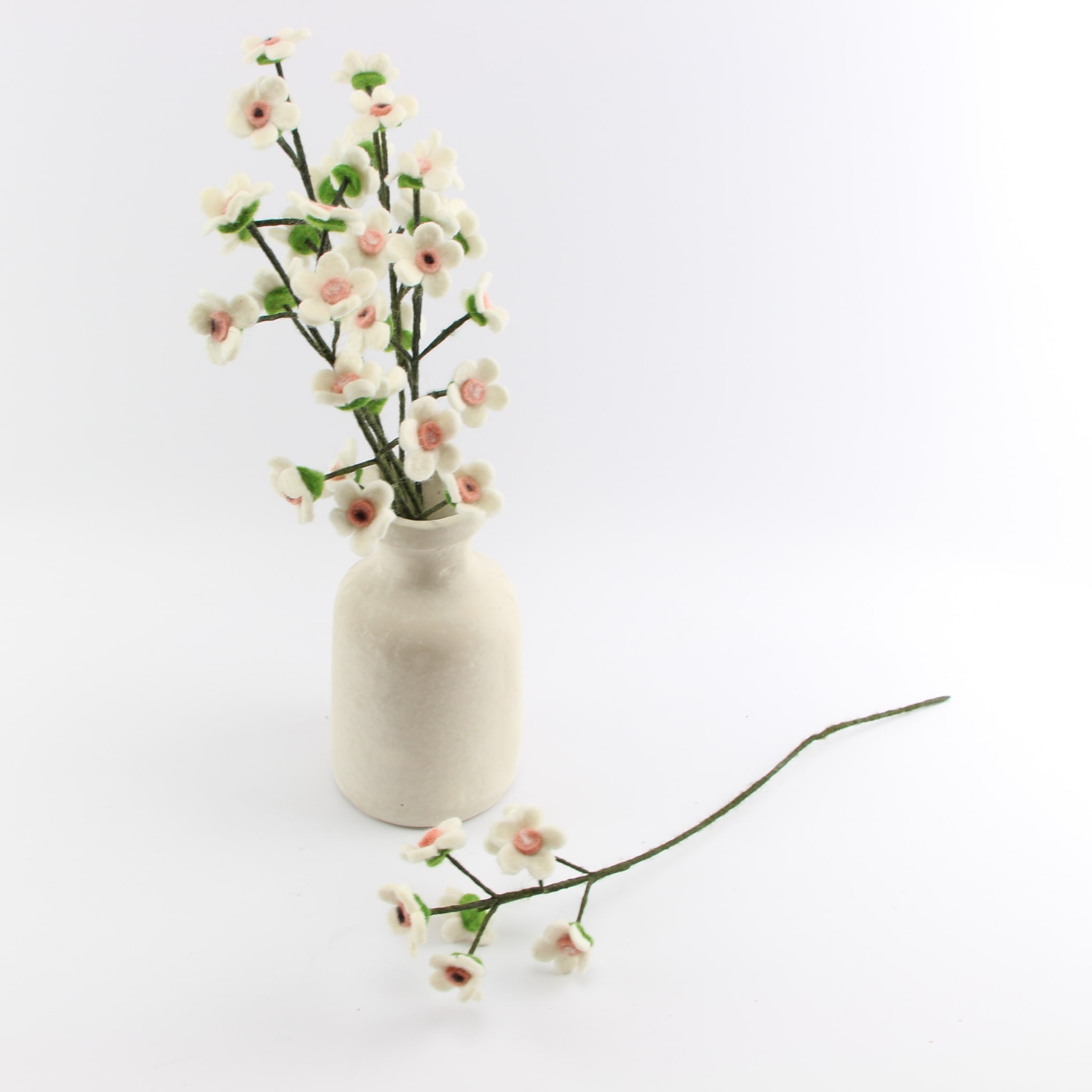 Vilten bloesem wit met roze hart - Loeks nice product foto 1349 min 1 - 8144